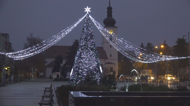 Vianočná výzdoba v Senici opäť s niekoľkými novinkami