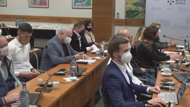 Poslanci schválili zavedenie virtuálnej parkovacej karty