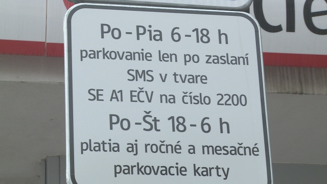 Režim parkovania pobúril ľudí i poslancov.