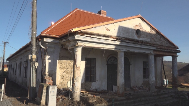 Klasicistická zemianska kúria v Sobotišti prešla prvou fázou rekonštrukcie