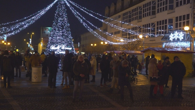 Vianočná dedina je znovu na Námestí oslobodenia