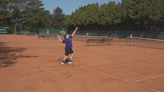 Tenisové družstvo mladších žiakov postúpilo do finále, v ktorom bude hrať o postup do 1. ligy