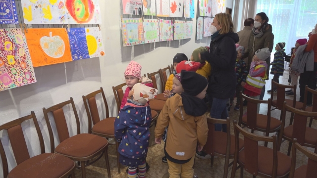Deti z materskej školy navštívili výstavu v ZUŠ-ke