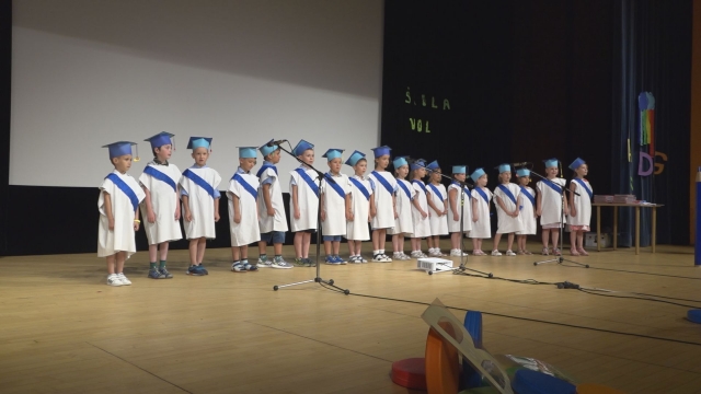 Predškoláci z Bradáčovej sa lúčili so škôlko