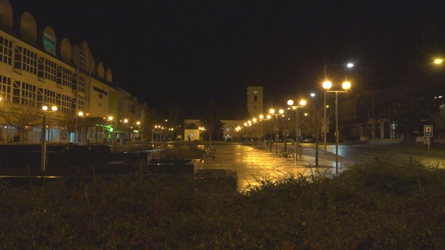 Senica sa pridala k protestu a na polhodinu čiastočne vypla verejné osvetlenie