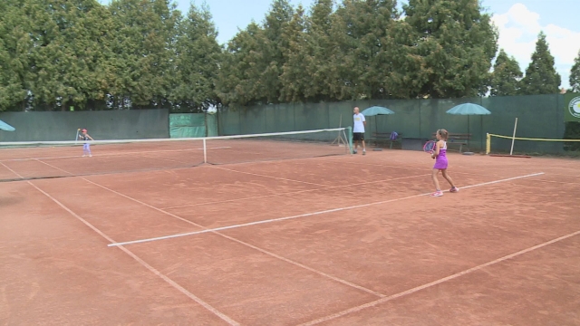 Aj deti do 8 rokov si zmerali sily na tenisových kurtoch
