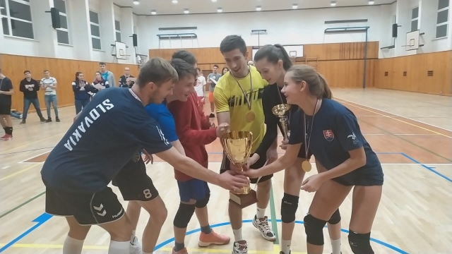 21 tímov súťažilo vo volejbale o putovný pohár Dona Bosca