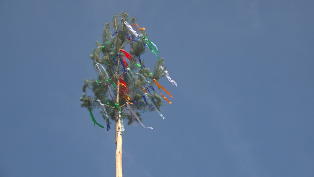 V Kunove a Čáčove stavali máje